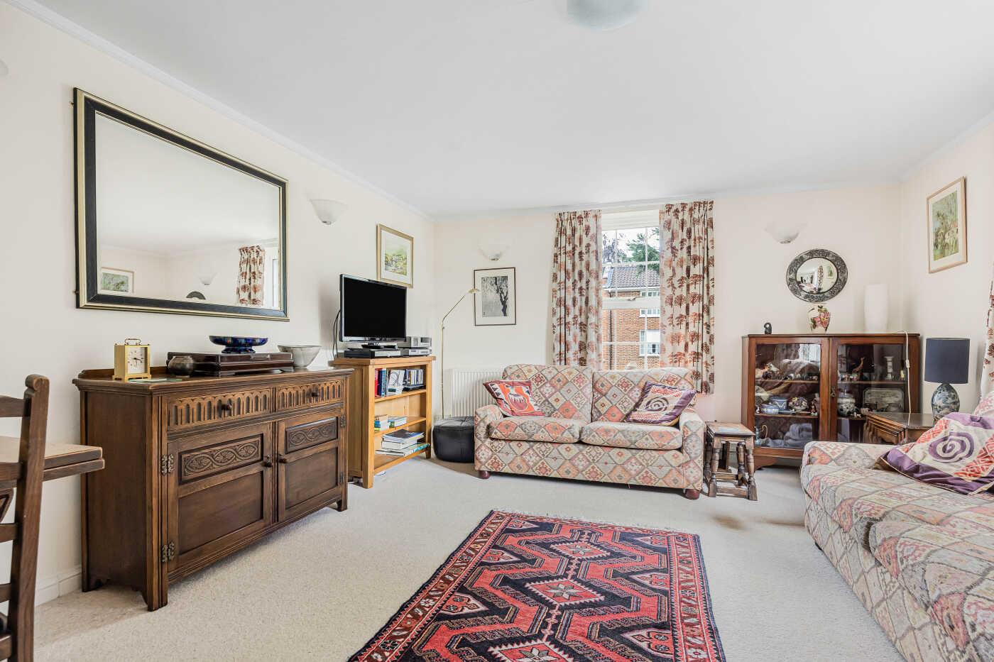 3 bed property in Phyllis Court Drive, Henley-on-Thames